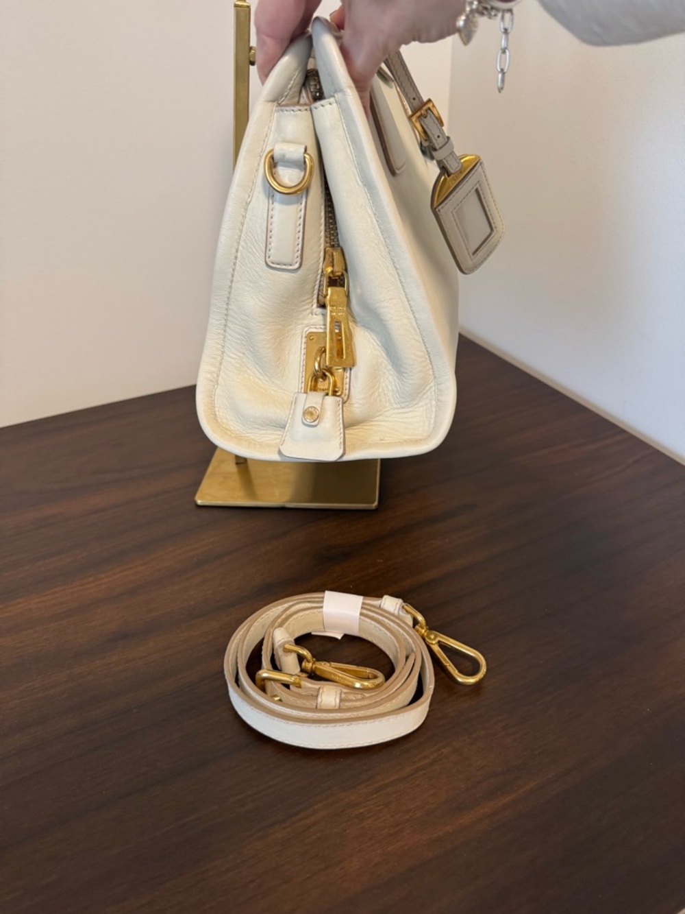 ✨PRADA AUTHENTICATED Vitello Leather Top Handle Satchel | Leather int. - AS IS - Picture 4 of 15